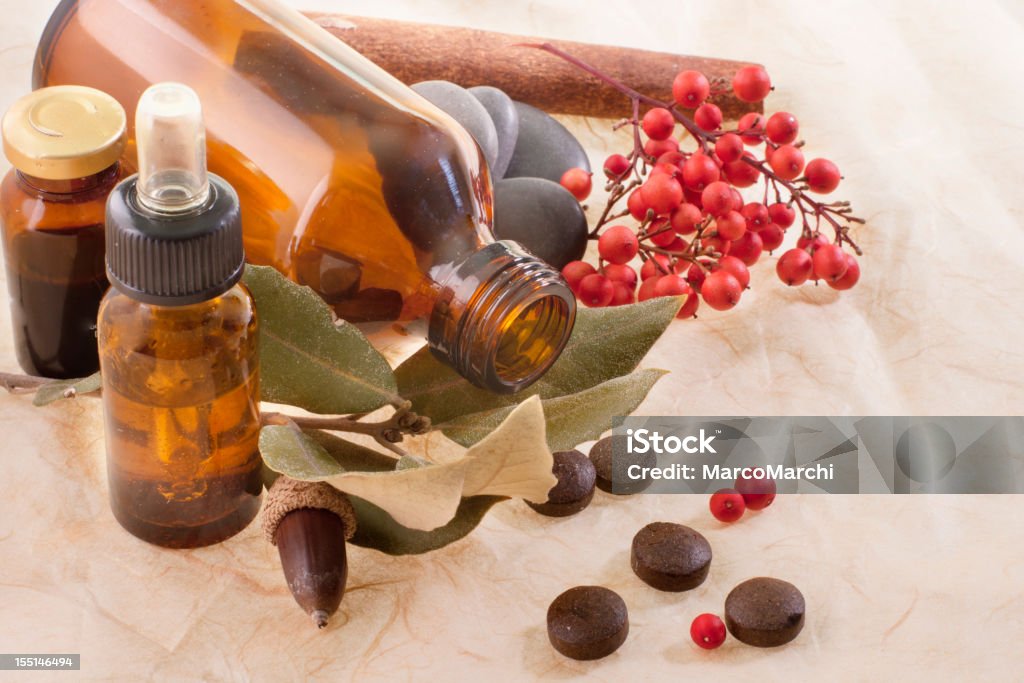 Medicina herbaria - Foto de stock de Aceite de aromaterapia libre de derechos