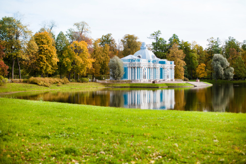 Catherine Parks in Pushkin. The white and blue building near the pond - Grotto (V.Rastrelli, 1753-1757). Under Catherine II was storage location of the ancient works of art - statues casts of ancient inscriptions. Marble pier was built already in the mid-XIX century (A. Vidov).