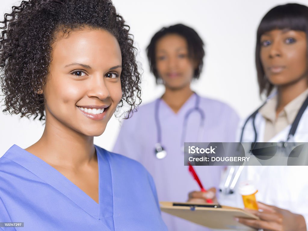 Médico e enfermeiros afro-americana - Foto de stock de Acidentes e desastres royalty-free