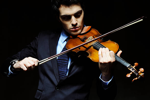 violinista - violin equipment classical instrument light and shadow foto e immagini stock