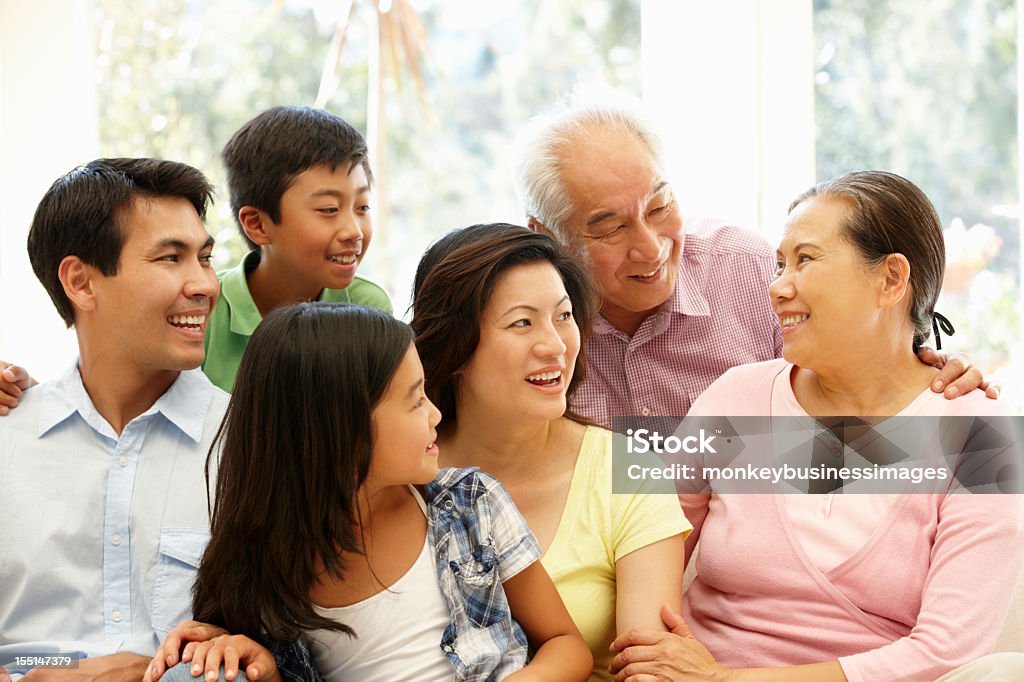 Retrato de familia asiática - Foto de stock de 10-11 años libre de derechos