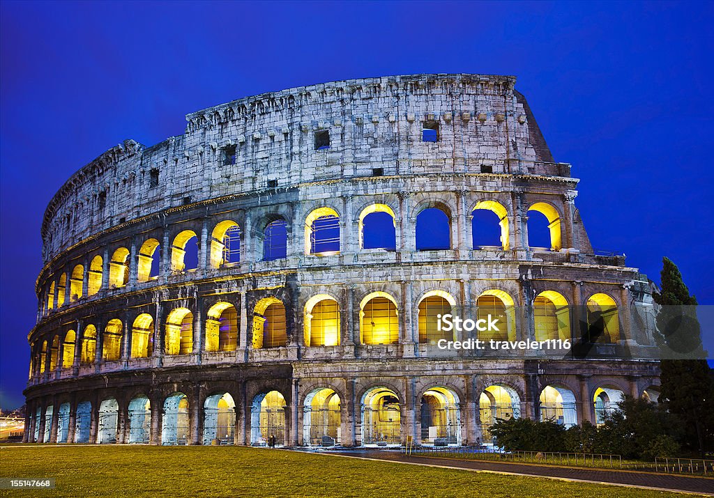 O Coliseu, em Roma, Itália - Foto de stock de Antigo royalty-free