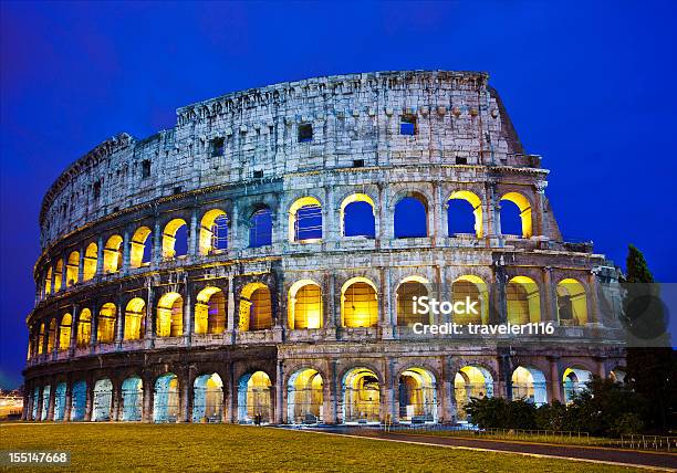 O Coliseu Em Roma Itália - Fotografias de stock e mais imagens de Antigo - Antigo, Antiguidades, Ao Ar Livre