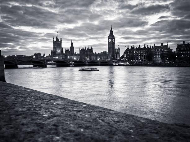 big ben e casas do parlamento, o black & branco, londres - london england victorian style big ben dark - fotografias e filmes do acervo