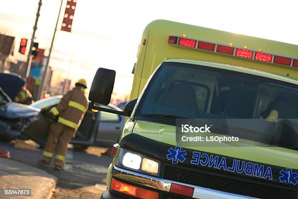 Wypadku - zdjęcia stockowe i więcej obrazów Ambulans - Ambulans, Asfalt, Bezpieczeństwo