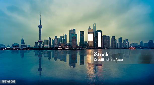 Photo libre de droit de Skyine De Shanghai Chine banque d'images et plus d'images libres de droit de Bund - Bund, Reflet, Affaires