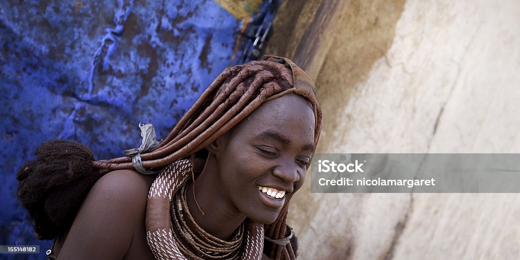 Souriant Himba femme. - Photo de Namibie libre de droits