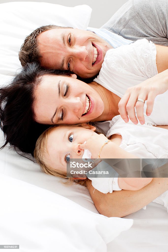 Família Jovem na cama - Royalty-free 2-3 Anos Foto de stock