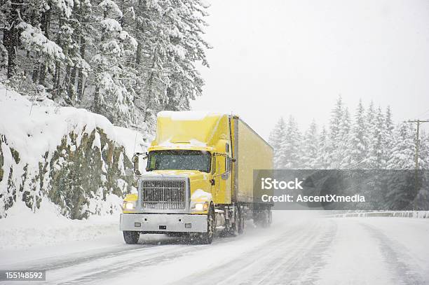 Tempestade Trucker - Fotografias de stock e mais imagens de Neve - Neve, Camião Articulado, Inverno