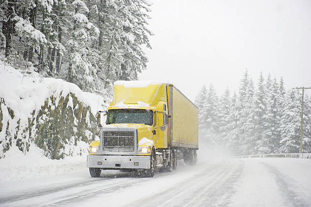 шторм trucker - road ice danger winter стоковые фото и изображения