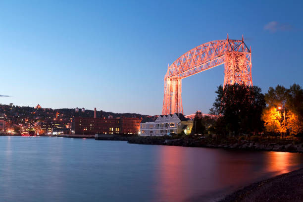 podnieść most deluth minneaota - vertical lift bridge zdjęcia i obrazy z banku zdjęć