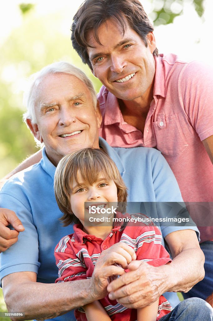 Multi-generazione famiglia all'aperto - Foto stock royalty-free di Figlio maschio