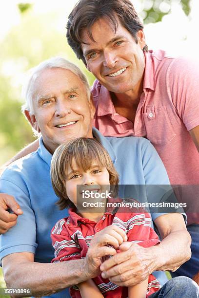 Multigenerazione Famiglia Allaperto - Fotografie stock e altre immagini di Figlio maschio - Figlio maschio, Padre, Nonno