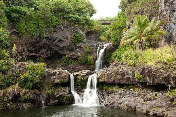 maui "s siete piscinas sagrado - hana fotografías e imágenes de stock