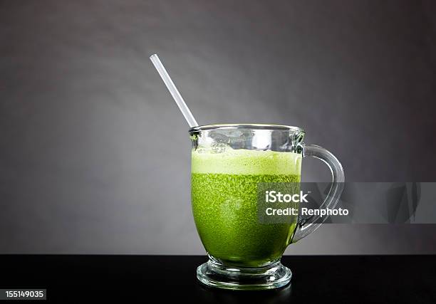 Batido De Verde - Fotografias de stock e mais imagens de Alimentação Saudável - Alimentação Saudável, Antioxidante, Batidos