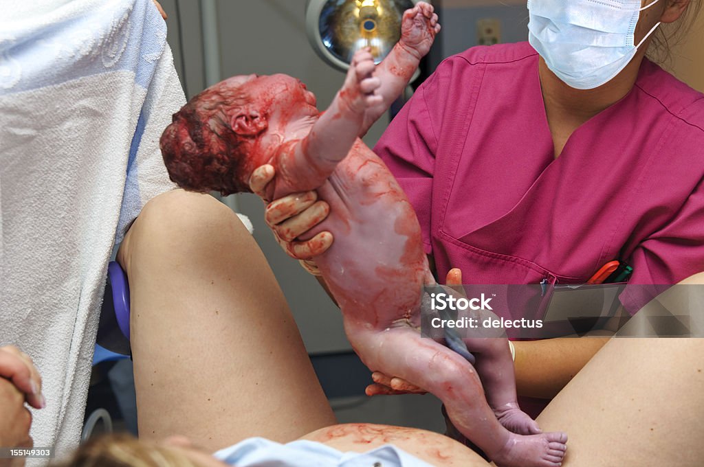 最初の誕生瞬間 - 分娩のロイヤリティフリーストックフォト