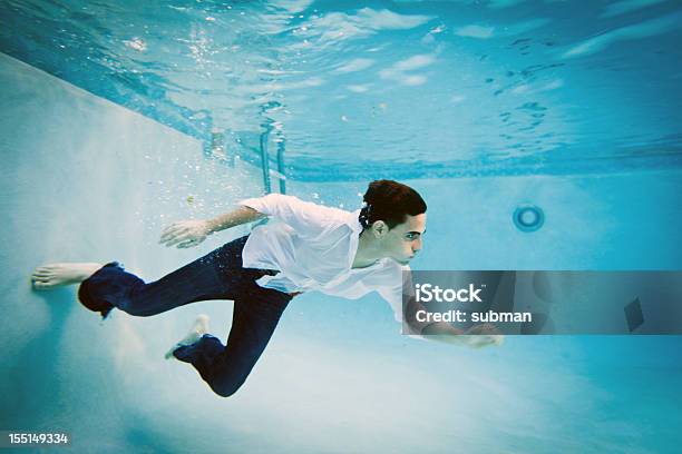 Subaquático Jovem - Fotografias de stock e mais imagens de Subaquático - Subaquático, Homens, Adolescente