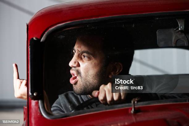 Foto de Motorista Jovem Dando A Dedo e mais fotos de stock de Adulto - Adulto, Agressão, Barba por Fazer