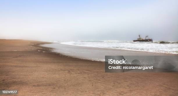 Foto de Esqueleto Coast Namíbia e mais fotos de stock de Abandonado - Abandonado, Areia, Barco de passageiros