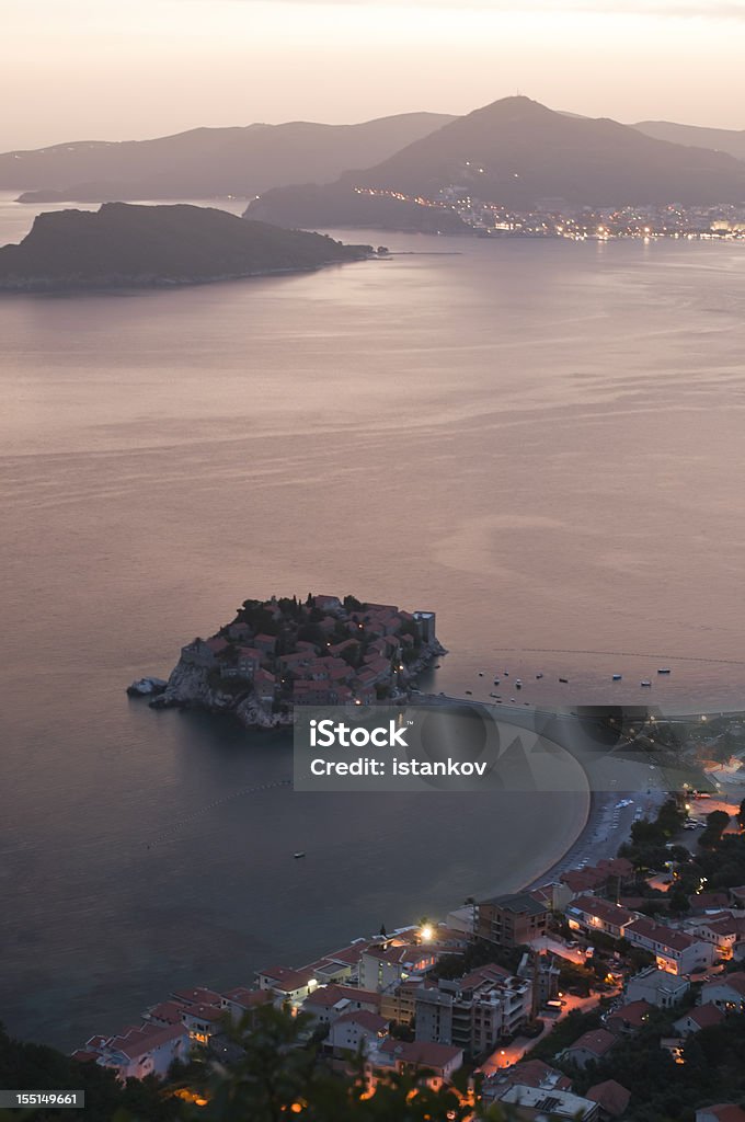 Atardecer sobre Sveti Stefan - Foto de stock de Isla libre de derechos