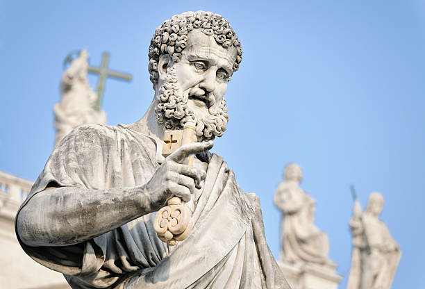 saint peter con una chiave - ancient rome ancient past architecture foto e immagini stock