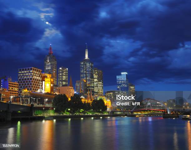 Melbourne Skyline Con Fiume Yarra Alla Luna Piena Xxxl - Fotografie stock e altre immagini di Australia