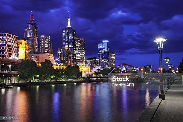 Fiume Yarra E Lo Skyline Di Melbourne - Fotografie stock e altre immagini di Melbourne - Australia - Melbourne - Australia, Notte, Acqua