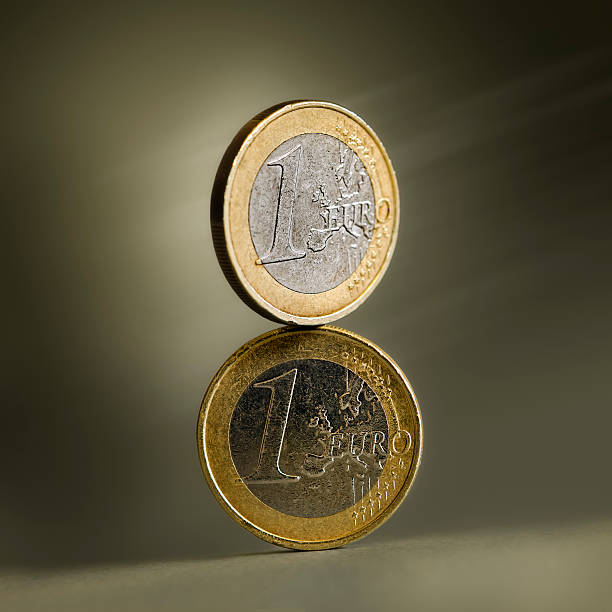 2 euro - ein euro stock-fotos und bilder