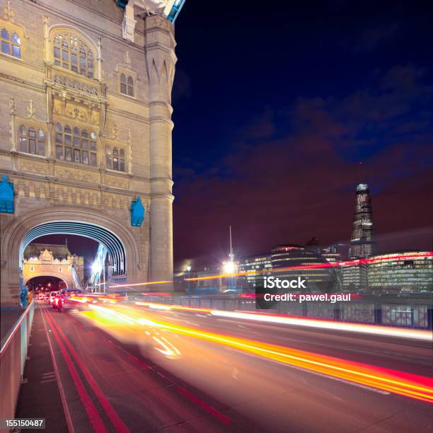 Movimento No Tower Bridge Em Londres - Fotografias de stock e mais imagens de Ao Ar Livre - Ao Ar Livre, Capitais internacionais, Carro