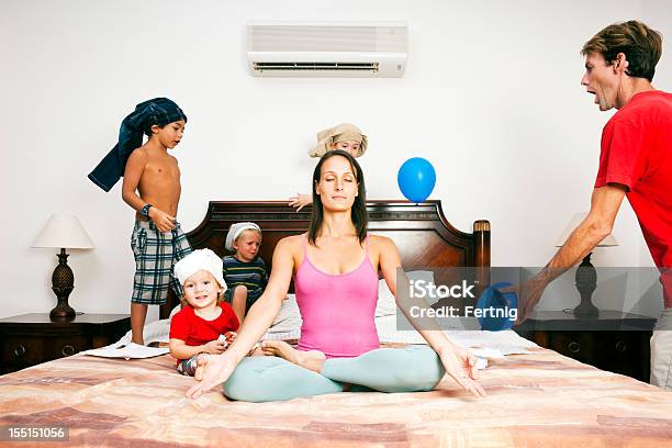 Bleiben Sie Ruhig Stockfoto und mehr Bilder von Chaos - Chaos, Mutter, Meditieren
