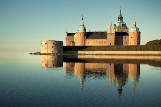 castello di kalmar - fosso foto e immagini stock