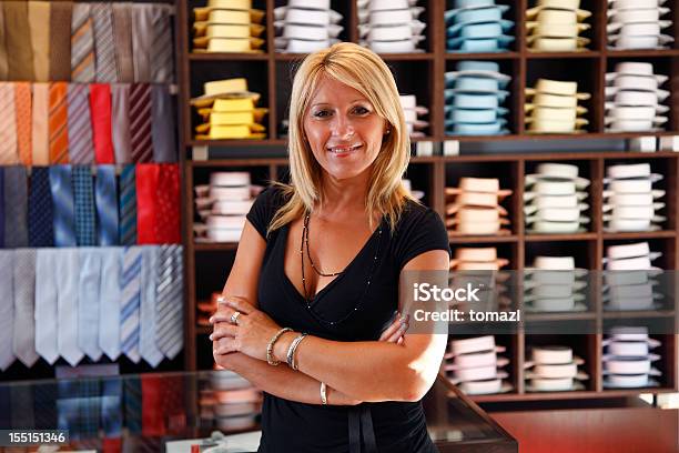 성인 여성 영업 담당자 셔츠 슈토레 35-39세에 대한 스톡 사진 및 기타 이미지 - 35-39세, 개념과 주제, 고객