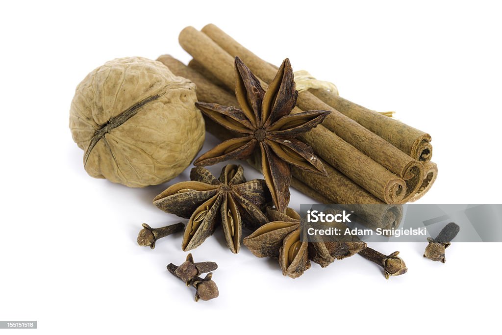 cinnamon, anís, walnut y clavo de olor - Foto de stock de Aderezo libre de derechos