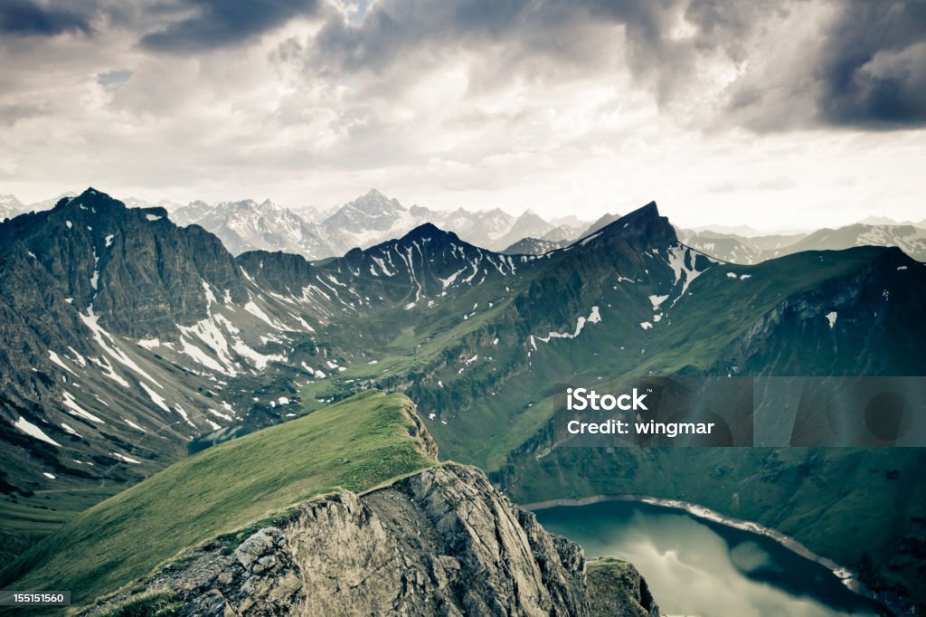 Vue panoramique sur la montagne dans le Tyrol, Autriche, filtrée alps- vintage - Photo de Alpes européennes libre de droits