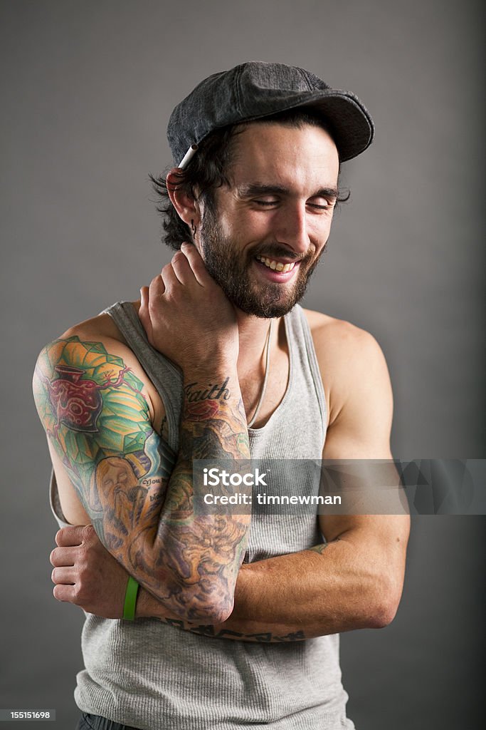 Retrato de estúdio de rir Tattooed Homem - Royalty-free Homens Foto de stock