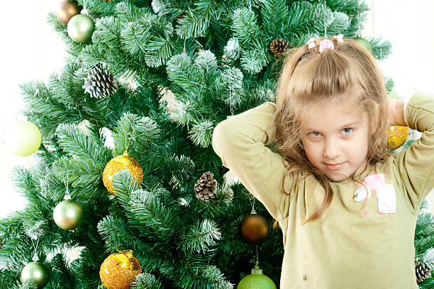 Niña durante Navidad - foto de stock