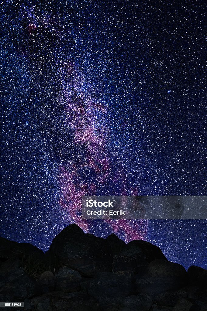 La Voie Lactée et de gros rochers au premier plan - Photo de Astronomie libre de droits