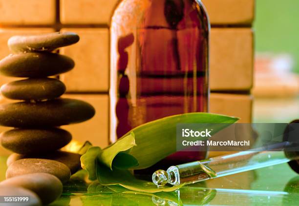 Medicina Alternativa Foto de stock y más banco de imágenes de Aceite de aromaterapia - Aceite de aromaterapia, Aromaterapia, Ayurveda