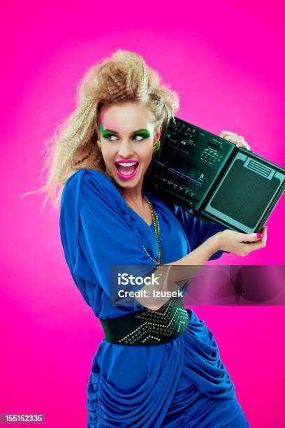 Foto de Disco Menina Com Boombox e mais fotos de stock de 1980-1989 - 1980-1989, estério portátil, Vestido