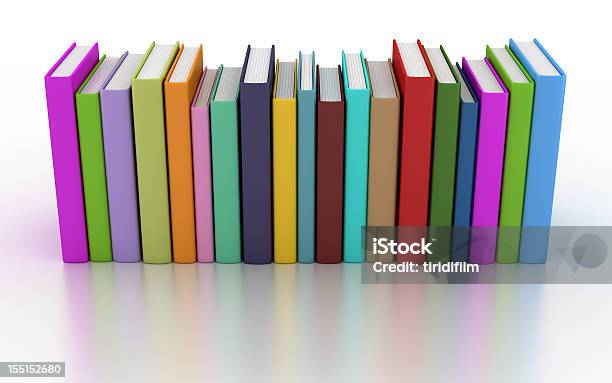 Разноцветные Книги — стоковые фотографии и другие картинки Без людей - Без людей, В ряд, Горизонтальный