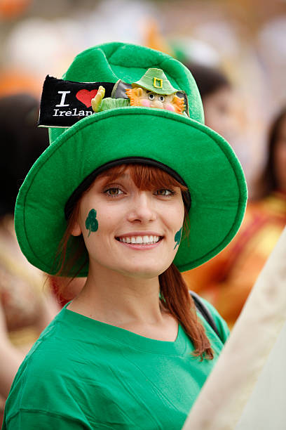 Szczęśliwa kobieta Portret (Saint Patrick's Day – zdjęcie