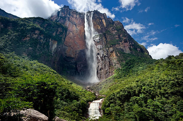 chutes angel falls - venezuela photos et images de collection