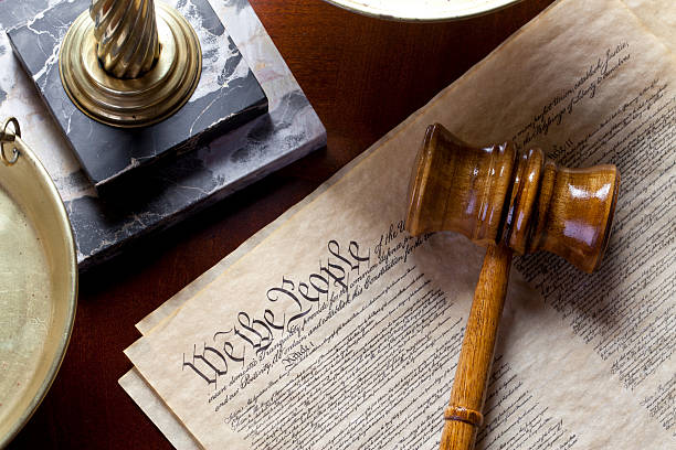 アメリカ憲法 - scales of justice weight scale law gavel ストックフォトと画像