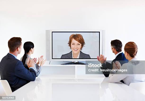 Businessteam Haben Eine Videokonferenz Stockfoto und mehr Bilder von Applaudieren - Applaudieren, Arbeiten, Arbeitskollege