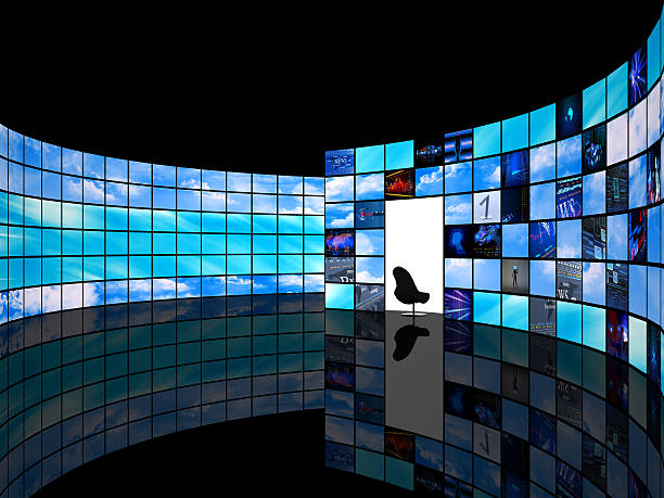 televisor de la habitación tipo estudio cuenta con una pared de pantallas - industria televisiva fotos fotografías e imágenes de stock