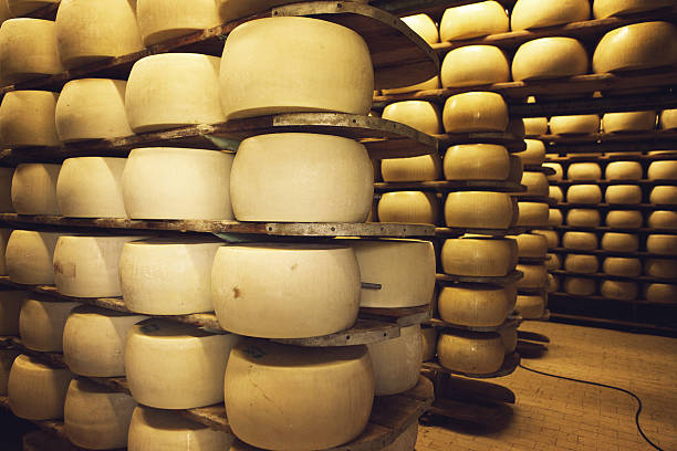 queso parmesano - parma italia fotografías e imágenes de stock