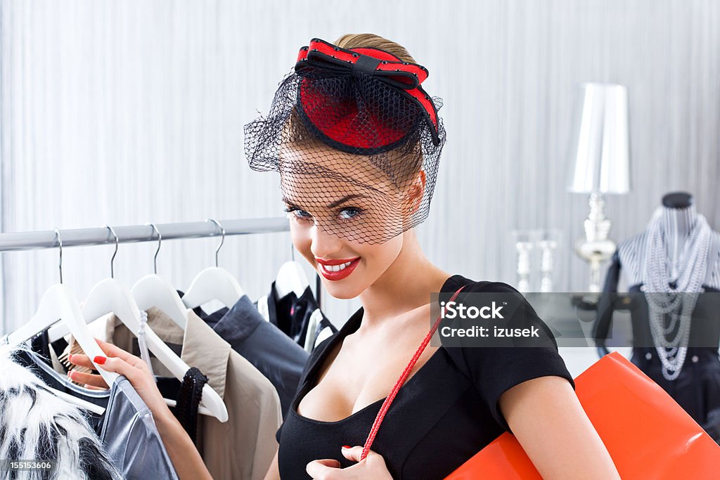 Schöne Frau shopping - Lizenzfrei Frauen Stock-Foto