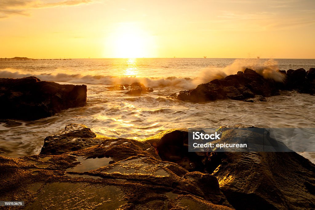 Pôr do sol sobre o Oceano Pacífico, no Peru - Foto de stock de Amarelo royalty-free