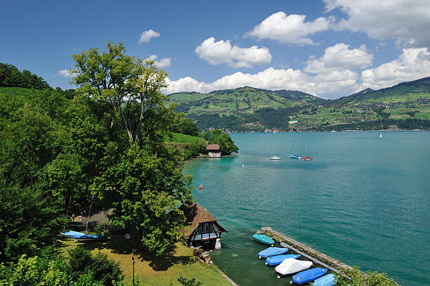 pittoresco lago di thun in svizzera - switzerland lake thun people spiez foto e immagini stock