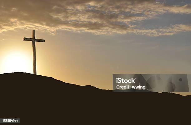 Pascua Mañana Resistente Cruce De Oro Foto de stock y más banco de imágenes de Color - Tipo de imagen - Color - Tipo de imagen, Contraluz, Cristianismo